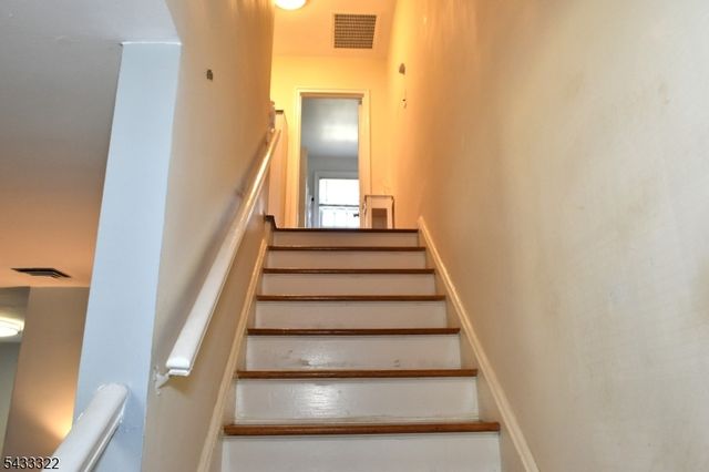 35 Elmwood Ter 35, Elmwood Park Boro, NJ 07407