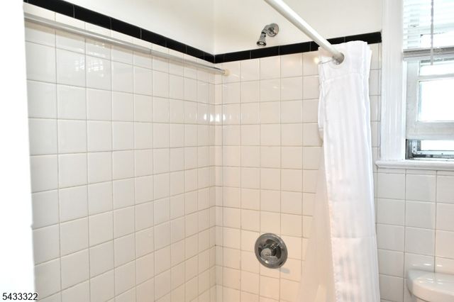 35 Elmwood Ter 35, Elmwood Park Boro, NJ 07407