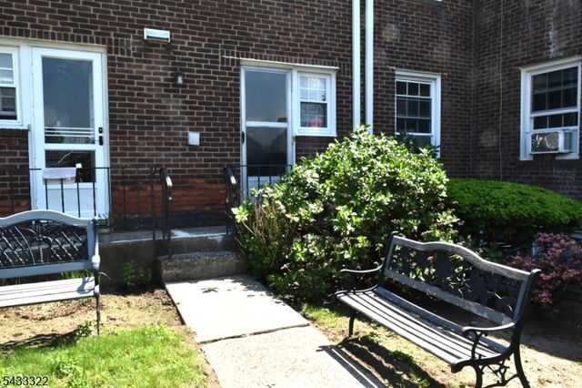 35 Elmwood Ter 35, Elmwood Park Boro, NJ 07407