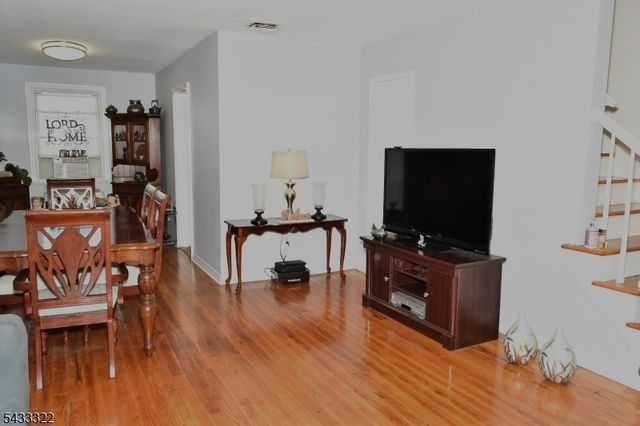 35 Elmwood Ter 35, Elmwood Park Boro, NJ 07407