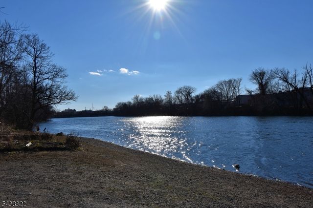 35 Elmwood Ter 35, Elmwood Park Boro, NJ 07407