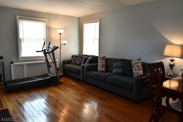 35 Elmwood Ter 35, Elmwood Park Boro, NJ 07407