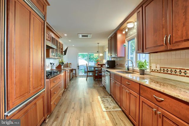 424 W MAIN STREET, Mechanicsburg, PA 17055