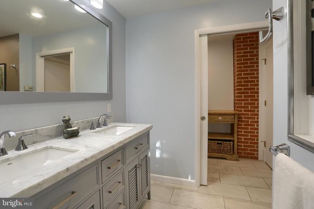 424 W MAIN STREET, Mechanicsburg, PA 17055