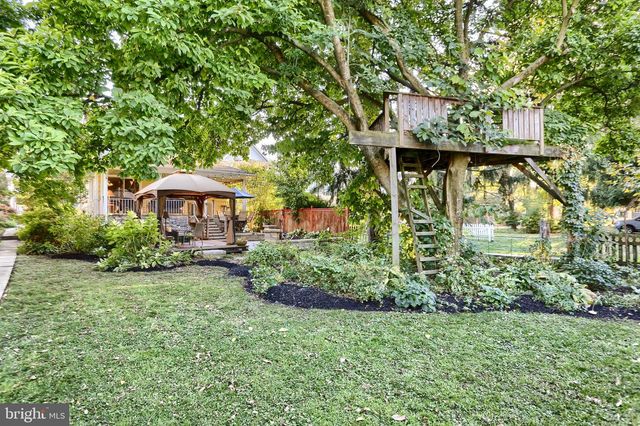 424 W MAIN STREET, Mechanicsburg, PA 17055