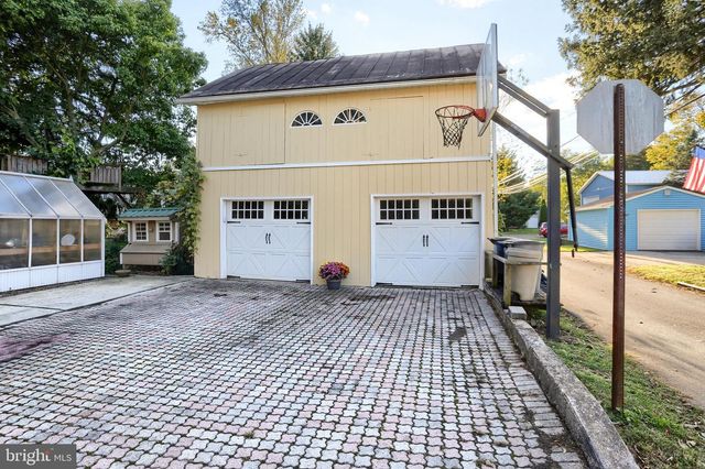 424 W MAIN STREET, Mechanicsburg, PA 17055