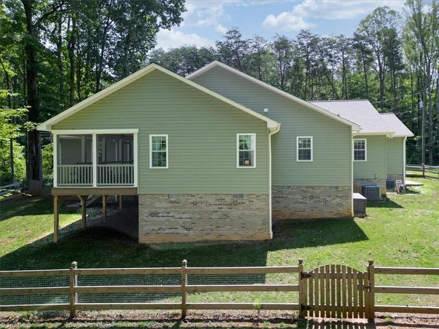5086 Appalachian Road, Winston-salem, NC 27105