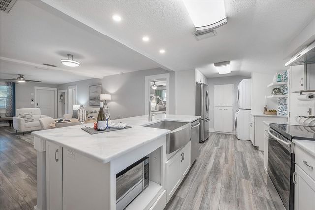 1404 E CAYUGA STREET, Tampa, FL 33603