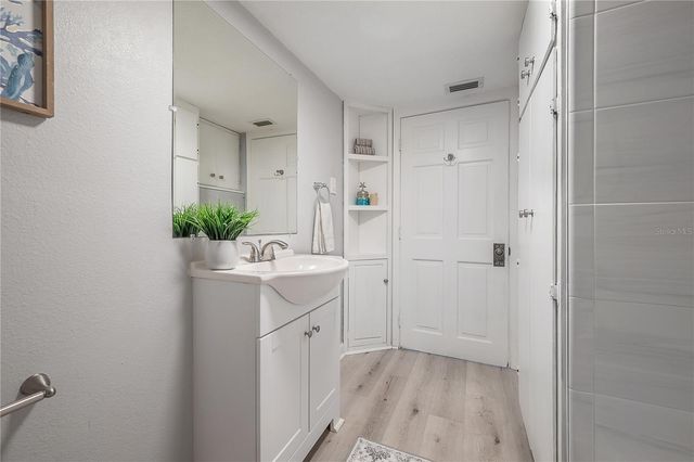 1404 E CAYUGA STREET, Tampa, FL 33603