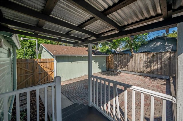 1404 E CAYUGA STREET, Tampa, FL 33603