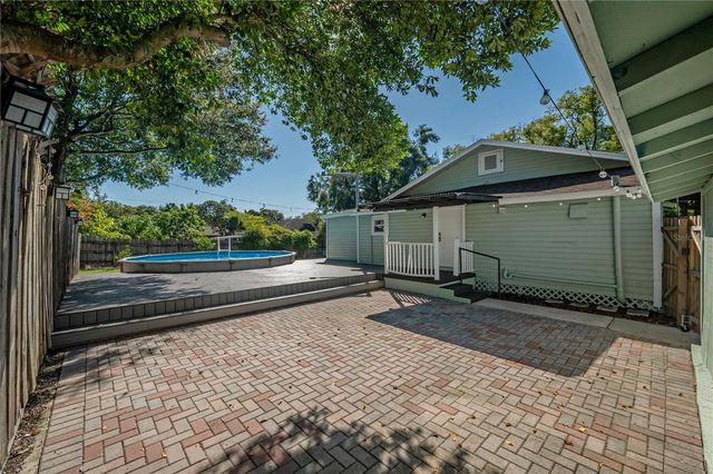 1404 E CAYUGA STREET, Tampa, FL 33603