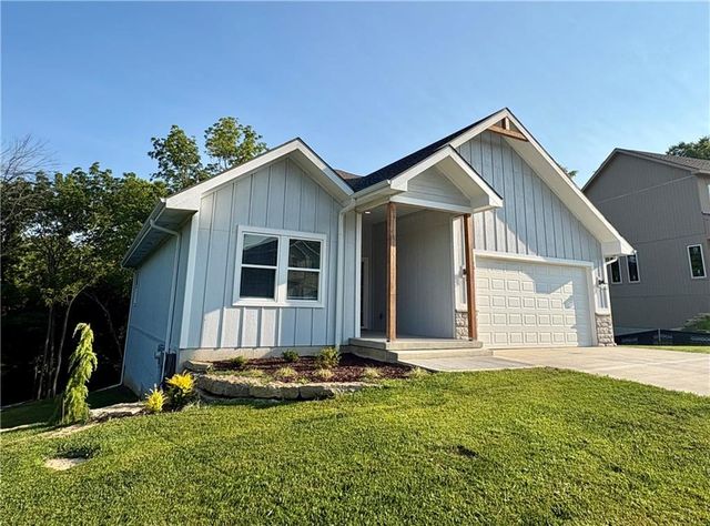 801 Colonial Drive, Pleasant Hill, MO 64080