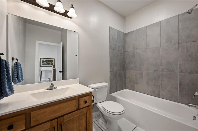 801 Colonial Drive, Pleasant Hill, MO 64080