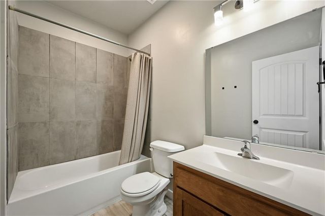 801 Colonial Drive, Pleasant Hill, MO 64080
