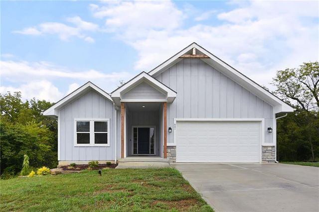 801 Colonial Drive, Pleasant Hill, MO 64080