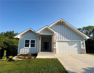 801 Colonial Drive, Pleasant Hill, MO 64080