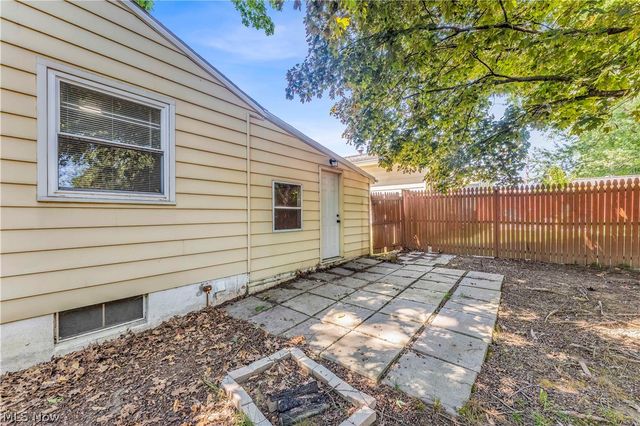 901 Jean Avenue, Akron, OH 44310