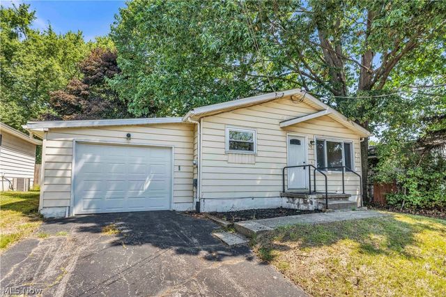 901 Jean Avenue, Akron, OH 44310