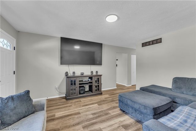 901 Jean Avenue, Akron, OH 44310