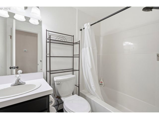 8030 Sw 160TH Ave, Beaverton, OR 97007