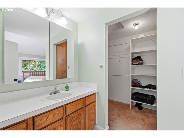8030 Sw 160TH Ave, Beaverton, OR 97007