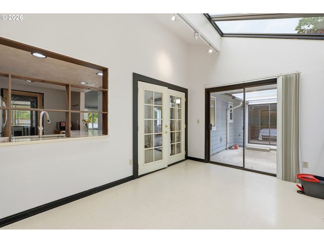 8030 Sw 160TH Ave, Beaverton, OR 97007