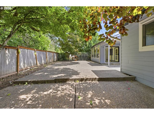 8030 Sw 160TH Ave, Beaverton, OR 97007