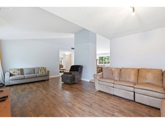 8030 Sw 160TH Ave, Beaverton, OR 97007