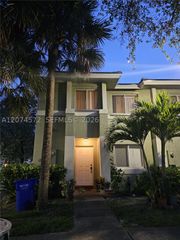 126 Hidden Ct Rd 27-D, Hollywood, FL 33023