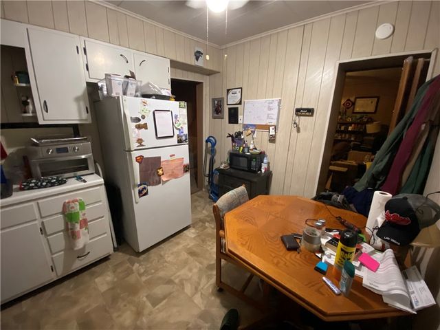 214 N 5th St, Youngwood, PA 15697