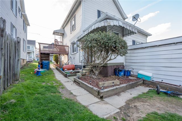 214 N 5th St, Youngwood, PA 15697