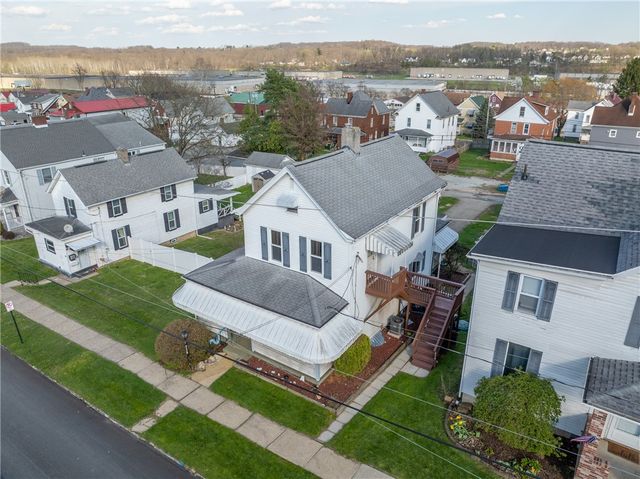 214 N 5th St, Youngwood, PA 15697