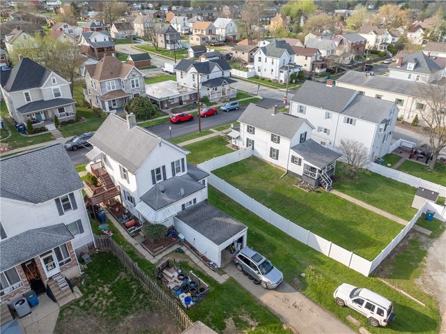 214 N 5th St, Youngwood, PA 15697