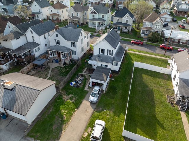 214 N 5th St, Youngwood, PA 15697