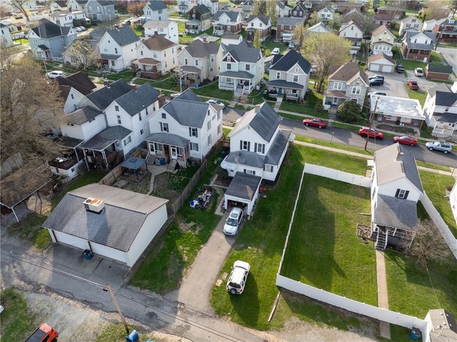 214 N 5th St, Youngwood, PA 15697