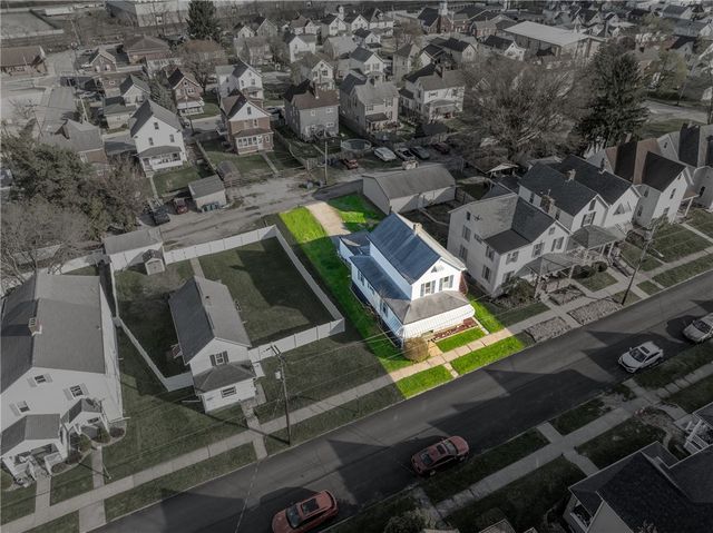 214 N 5th St, Youngwood, PA 15697