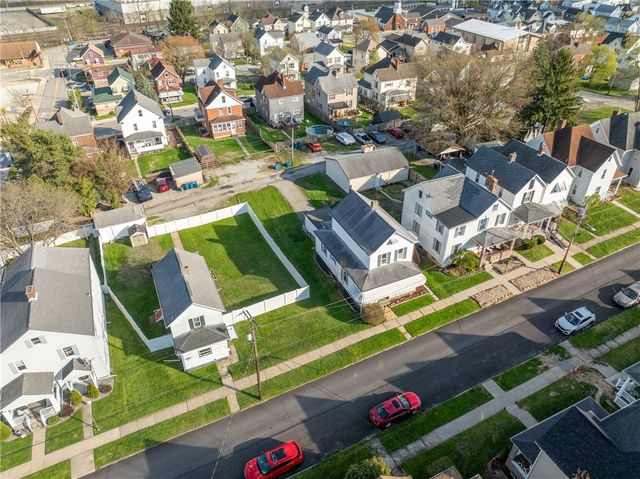 214 N 5th St, Youngwood, PA 15697