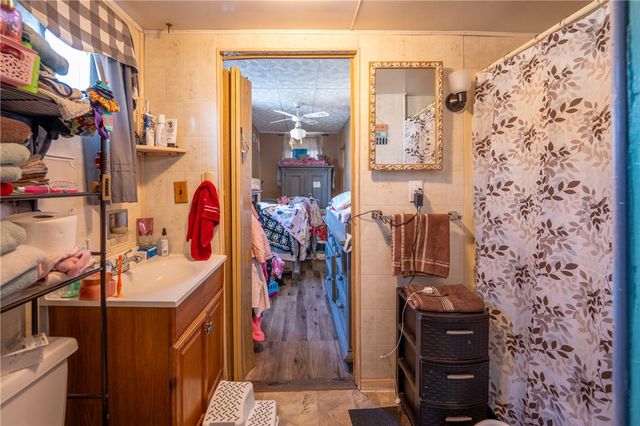 214 N 5th St, Youngwood, PA 15697