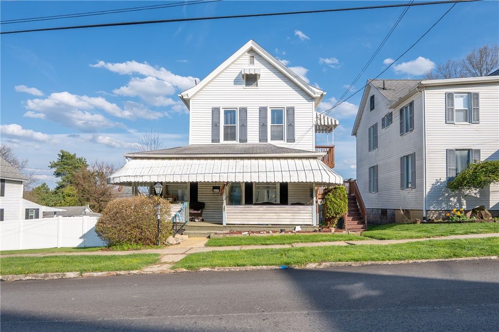 214 N 5th St, Youngwood, PA 15697