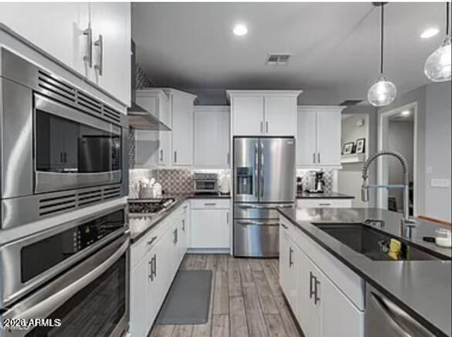 2045 E CHARLOTTE Drive, Phoenix, AZ 85024