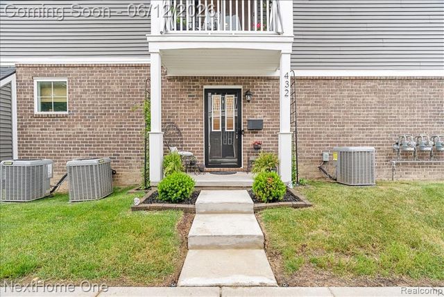 432 Maple Cove Circle 12, Saline, MI 48176