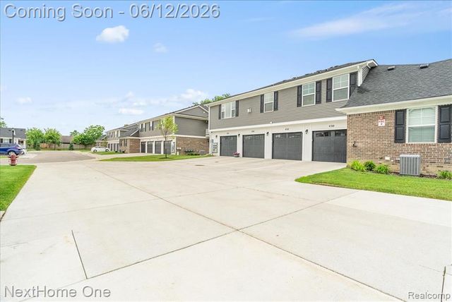 432 Maple Cove Circle 12, Saline, MI 48176