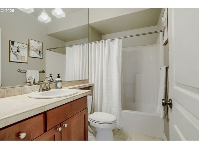8601 Se BRISTOL PARK Dr, Happy Valley, OR 97086