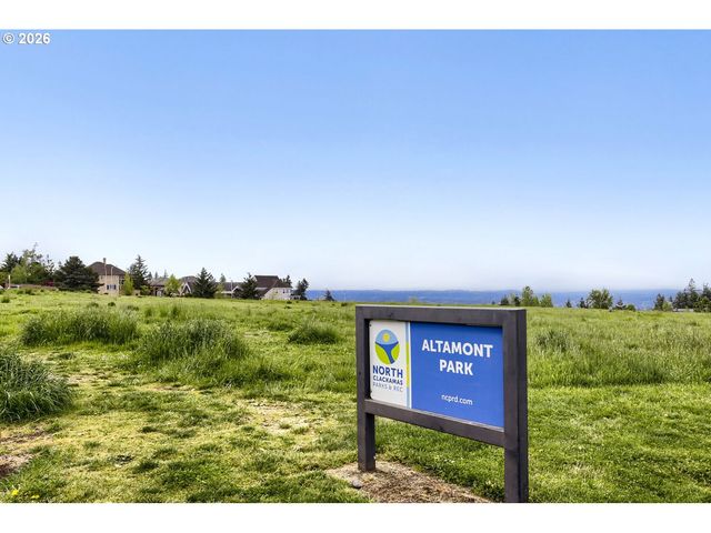 8601 Se BRISTOL PARK Dr, Happy Valley, OR 97086