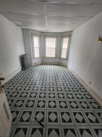 638 E 25Th St, Paterson City, NJ 07504