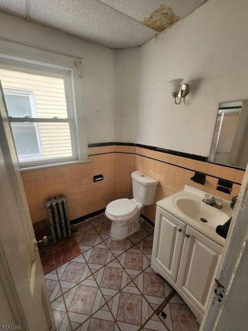 638 E 25Th St, Paterson City, NJ 07504