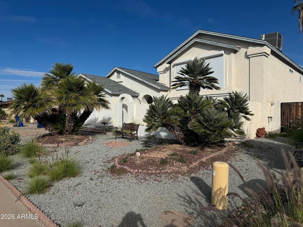 Image 2 of property listing at 1423 N 62ND Place, Mesa, AZ 85205