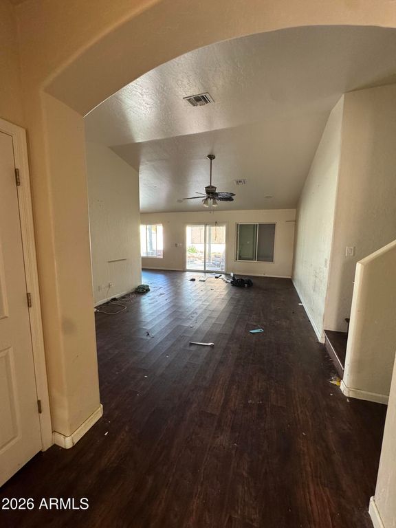 Image 3 of property listing at 1423 N 62ND Place, Mesa, AZ 85205