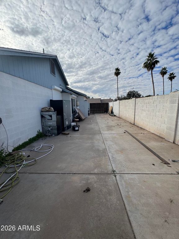 Image 9 of property listing at 1423 N 62ND Place, Mesa, AZ 85205