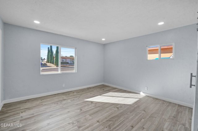 3705 VOLCANIC Avenue, El Paso, TX 79904